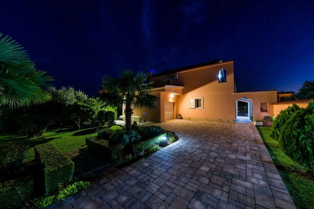 Navis Luxury Villa โวดีเซ ภายนอก รูปภาพ