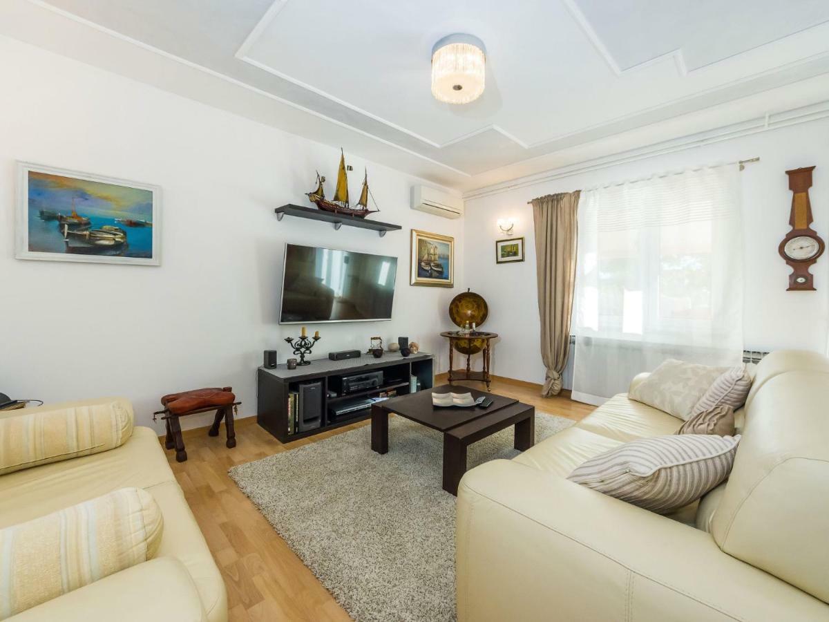 Navis Luxury Villa โวดีเซ ภายนอก รูปภาพ