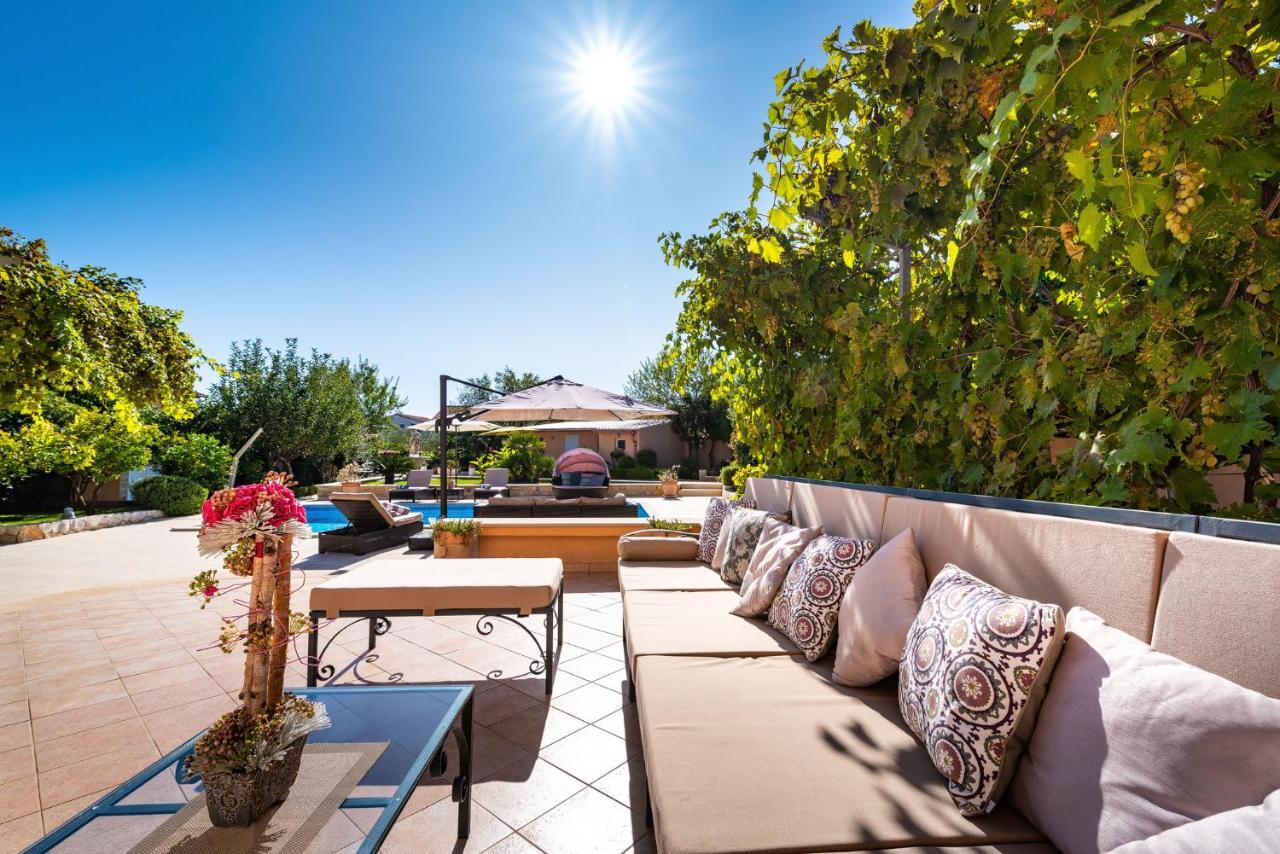 Navis Luxury Villa โวดีเซ ภายนอก รูปภาพ