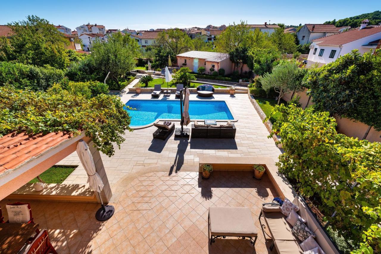 Navis Luxury Villa โวดีเซ ภายนอก รูปภาพ