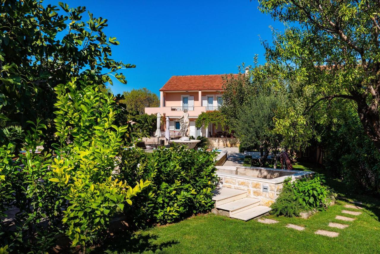 Navis Luxury Villa โวดีเซ ภายนอก รูปภาพ